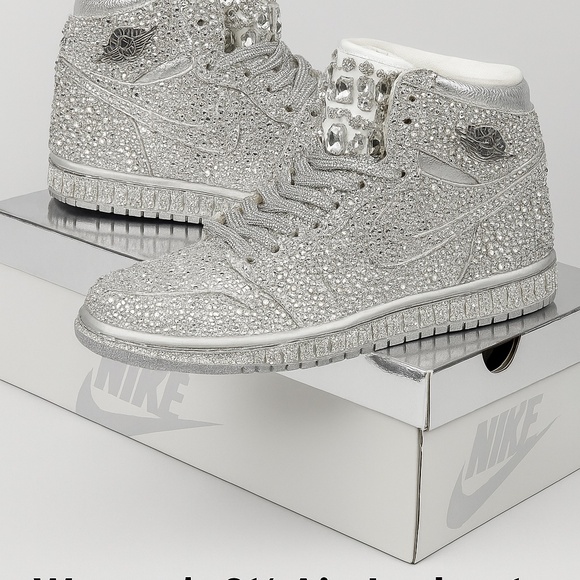 Handcrafted New Woman’s Air Jordan 1 Retro Hi Og 9 1/2 sneakers - Picture 8 of 9